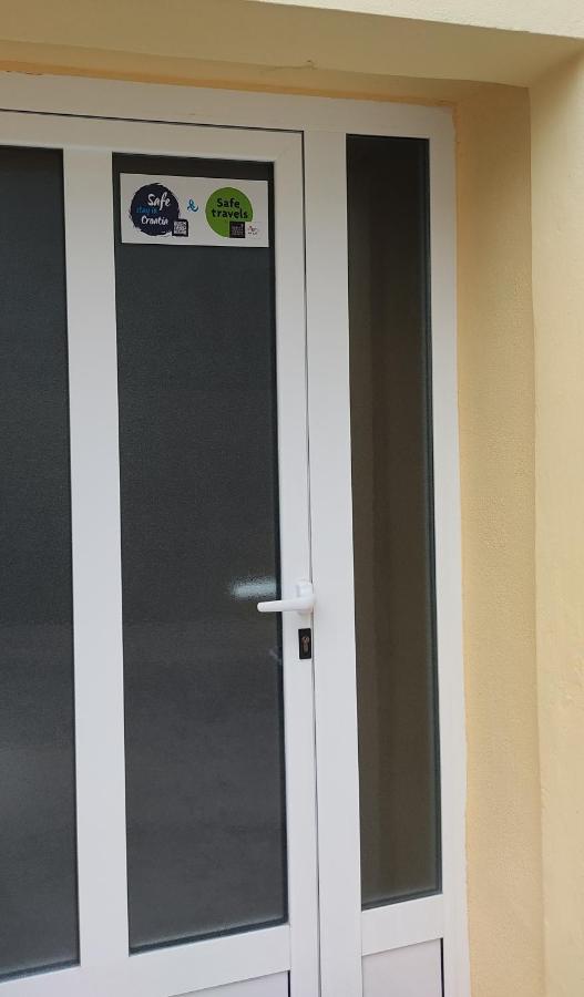 Fina M Studio Apartman Kali Exterior photo